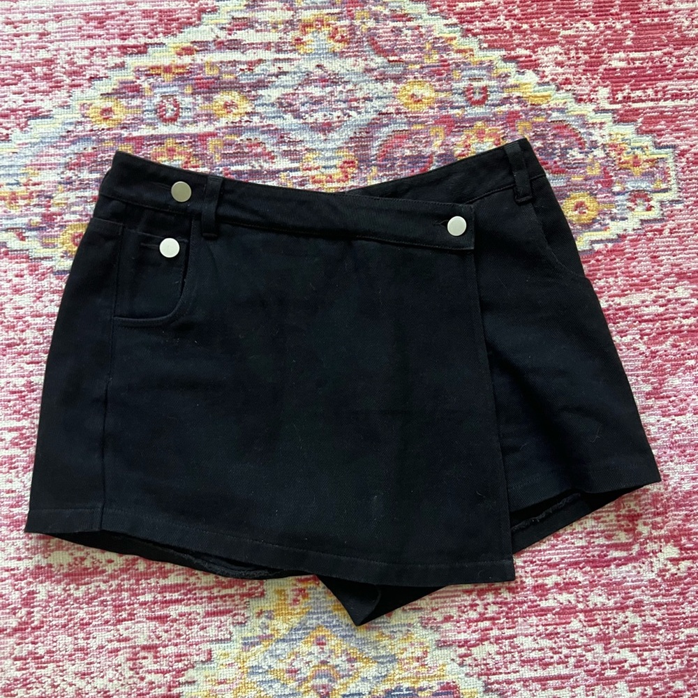Black Skort
